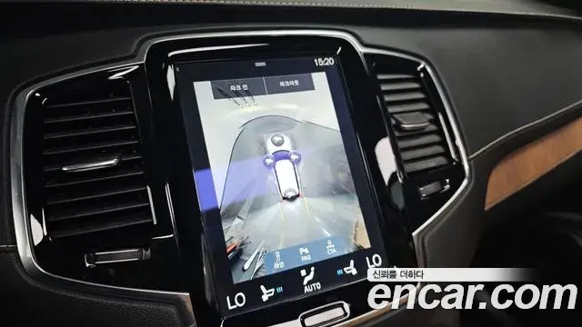 Volvo XC90 2018 — ფოტო 28/31