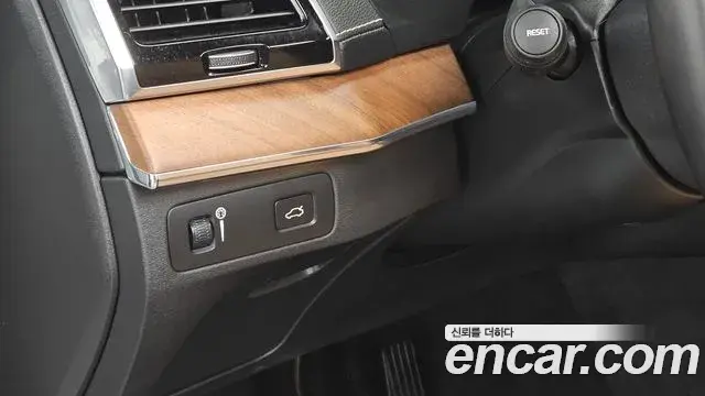 Volvo XC90 2018 — ფოტო 22/31