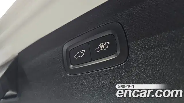 Volvo XC90 2018 — ფოტო 30/31