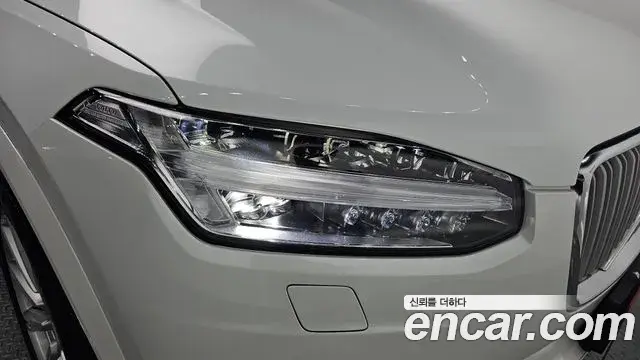 Volvo XC90 2018 — ფოტო 23/31