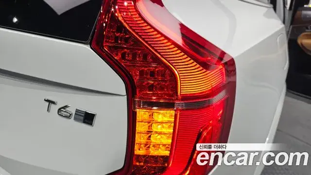 Volvo XC90 2018 — ფოტო 24/31