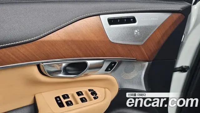 Volvo XC90 2018 — ფოტო 12/31