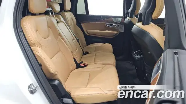 Volvo XC90 2018 — ფოტო 10/31