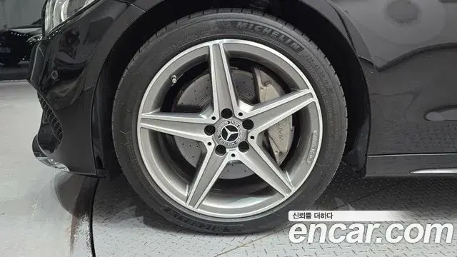 Mercedes-Benz C-Class 2018 — Şəkil 13/20