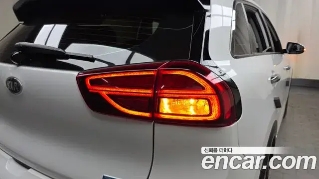 Kia Niro 2020 — Photo 17/33
