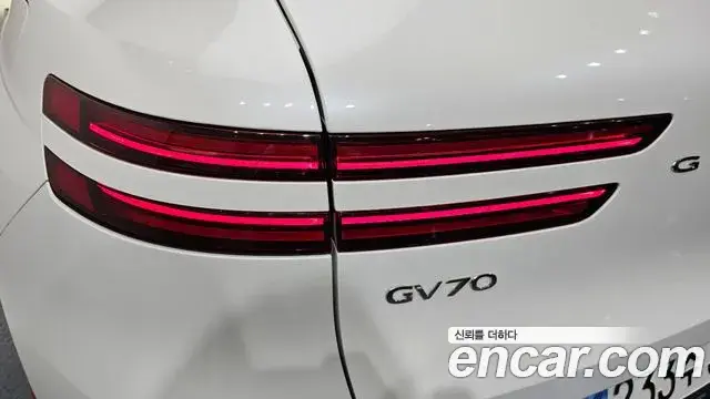 Genesis GV70 2022 — Photo 32/33