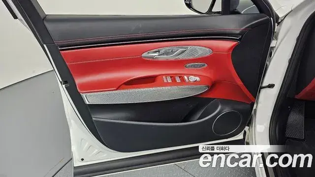 Genesis GV70 2022 — Photo 23/33