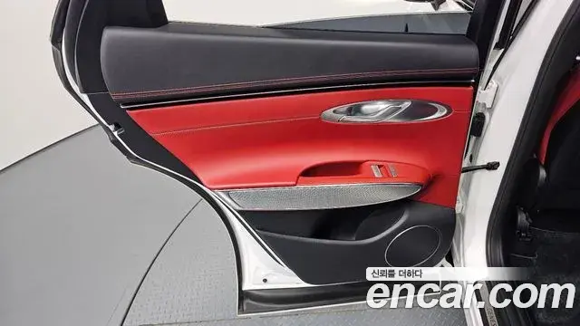 Genesis GV70 2022 — Photo 24/33