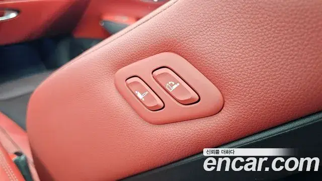 Genesis GV70 2022 — Photo 25/33