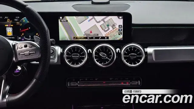 Mercedes-Benz GLB-Class 2023 — Şəkil 17/20