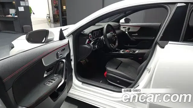 Mercedes-Benz CLA-Class 2025 — Фото 10/20
