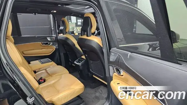Volvo XC90 2021 — Фото 11/20