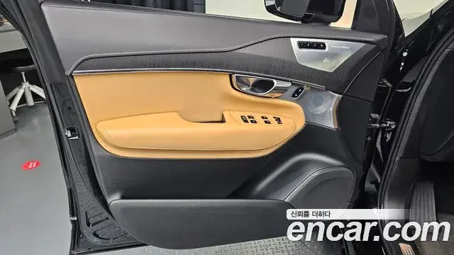 Volvo XC90 2021 — ფოტო 1/32