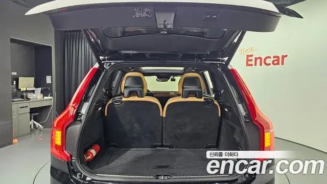 Volvo XC90 2021 — ფოტო 17/32