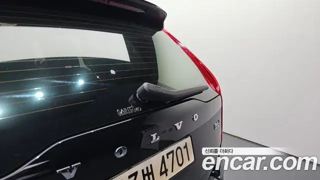 Volvo XC90 2021 — ფოტო 2/32