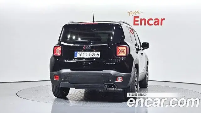 Jeep Renegade 2022 — Şəkil 17/31