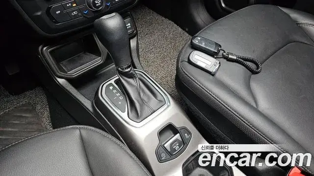 Jeep Renegade 2022 — Şəkil 19/31