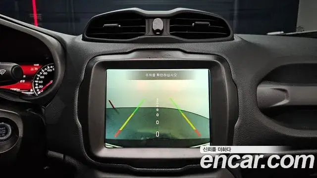 Jeep Renegade 2022 — Şəkil 21/31