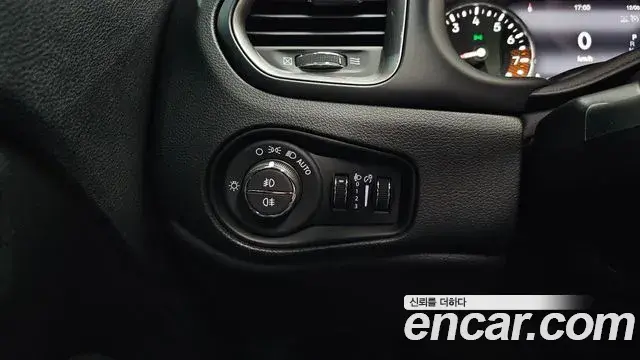 Jeep Renegade 2022 — Şəkil 20/31