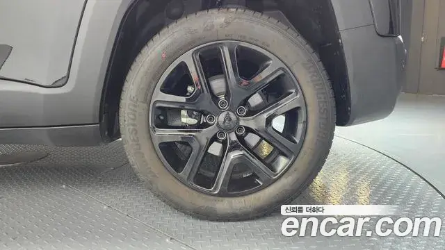 Jeep Renegade 2022 — Şəkil 23/31