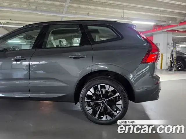 Volvo XC60 2026 — Photo 7/11
