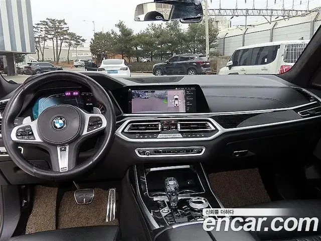 BMW X7 2020 — ფოტო 13/20