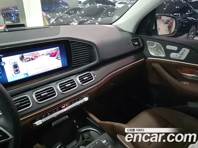 Mercedes-Benz GLE-Class 2026 — Фото 13/17