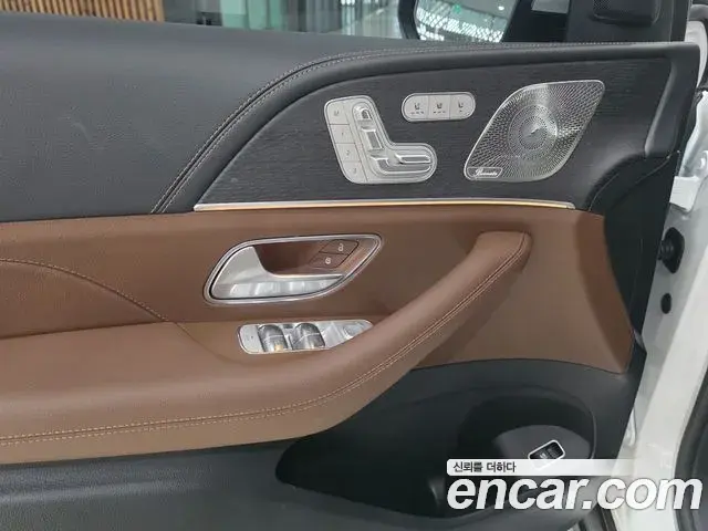 Mercedes-Benz GLE-Class 2026 — Фото 15/17