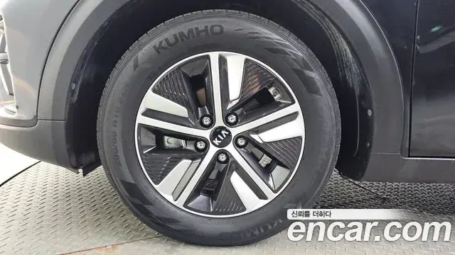 Kia Niro 2019 — ფოტო 16/20
