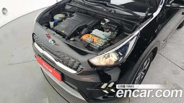 Kia Niro 2019 — ფოტო 4/20