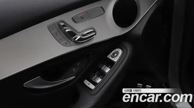 Mercedes-Benz GLC-Class 2018 — ფოტო 15/20