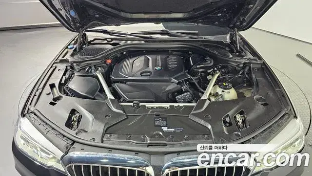 BMW 5 Series 2018 — ფოტო 9/20