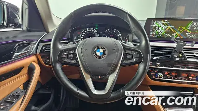 BMW 5 Series 2018 — ფოტო 14/20