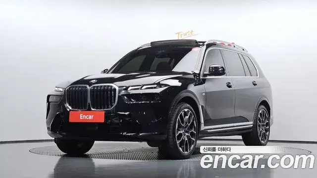 BMW X7 2024 — Фото 1/20