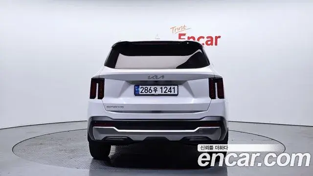 Kia Sorento 2023 — Photo 4/20