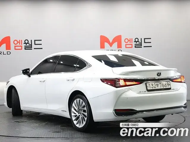 Lexus ES300h 2022 — Şəkil 17/20
