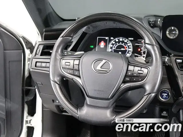Lexus ES300h 2022 — Şəkil 10/20