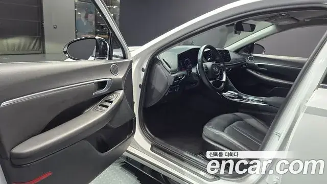 Hyundai Sonata Hybrid 2021 — Şəkil 10/30