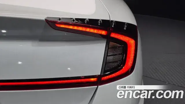 Hyundai Sonata Hybrid 2021 — Şəkil 17/30