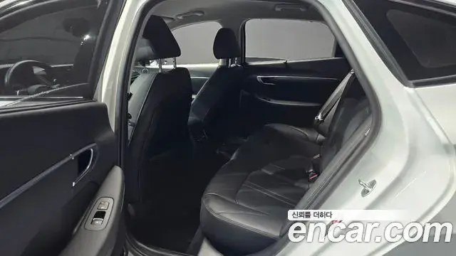 Hyundai Sonata Hybrid 2021 — Şəkil 22/30