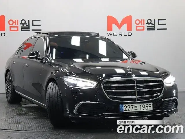 Mercedes-Benz S-Class 2023 — Photo 1/20