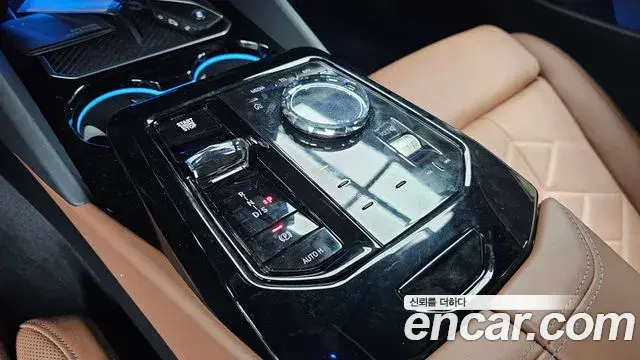 BMW 5 Series 2025 — Фото 9/20