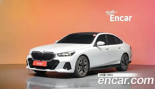 BMW 5 Series 2025 — Фото 1/20