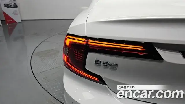 Volvo S90 2021 — Şəkil 32/33