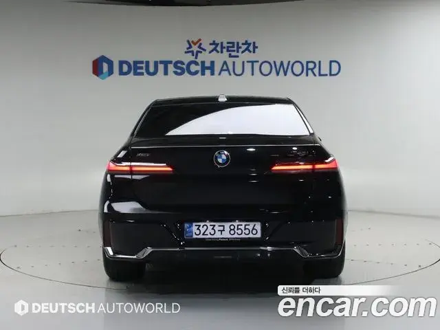 BMW 7 Series 2025 — ფოტო 8/20