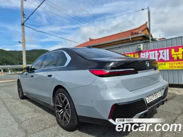BMW 7 Series 2023 — ფოტო 11/19