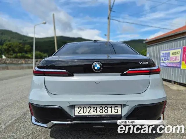 BMW 7 Series 2023 — ფოტო 1/19