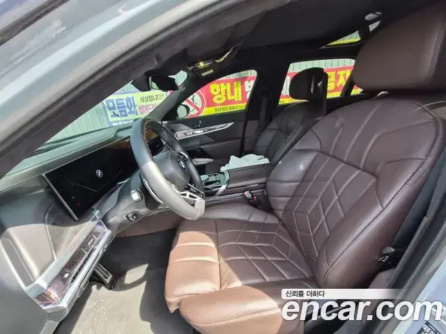 BMW 7 Series 2023 — ფოტო 16/19