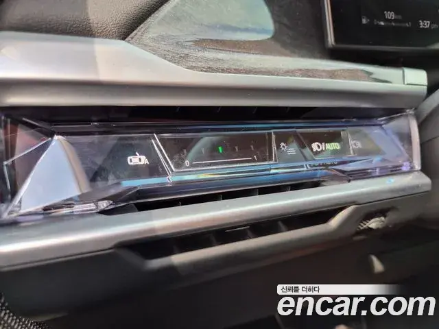 BMW 7 Series 2023 — ფოტო 18/19