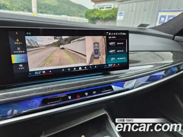 BMW 7 Series 2023 — ფოტო 9/19